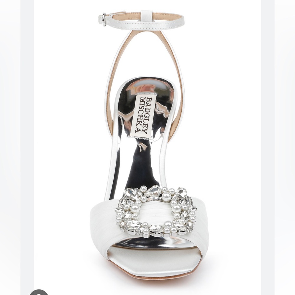Badgley Mischka Nixie White Peep Toe Heels